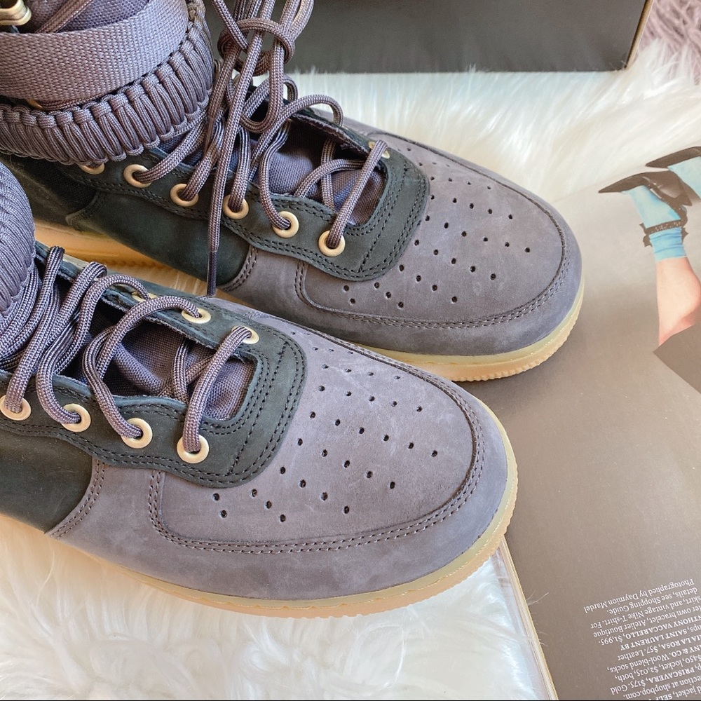 Nike SF Air Force 1 Premium Sneaker - Picture 2 of 12